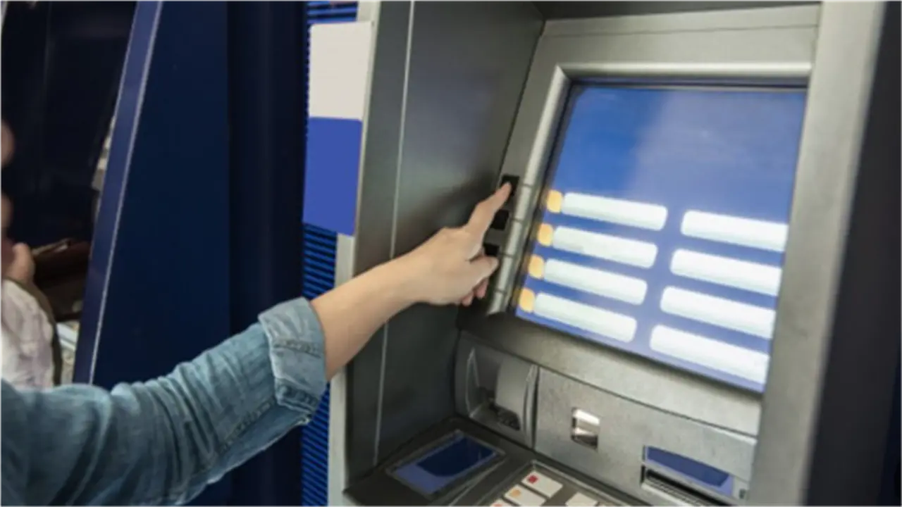 سحب فوري بلمسة.. تفعيل الخاصية اللاتلامسية من ATM
